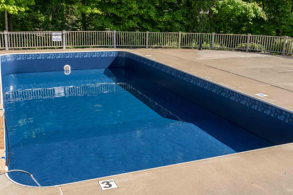 Swimming Pool Liner Replacement Cost: What Homeowners Should Know