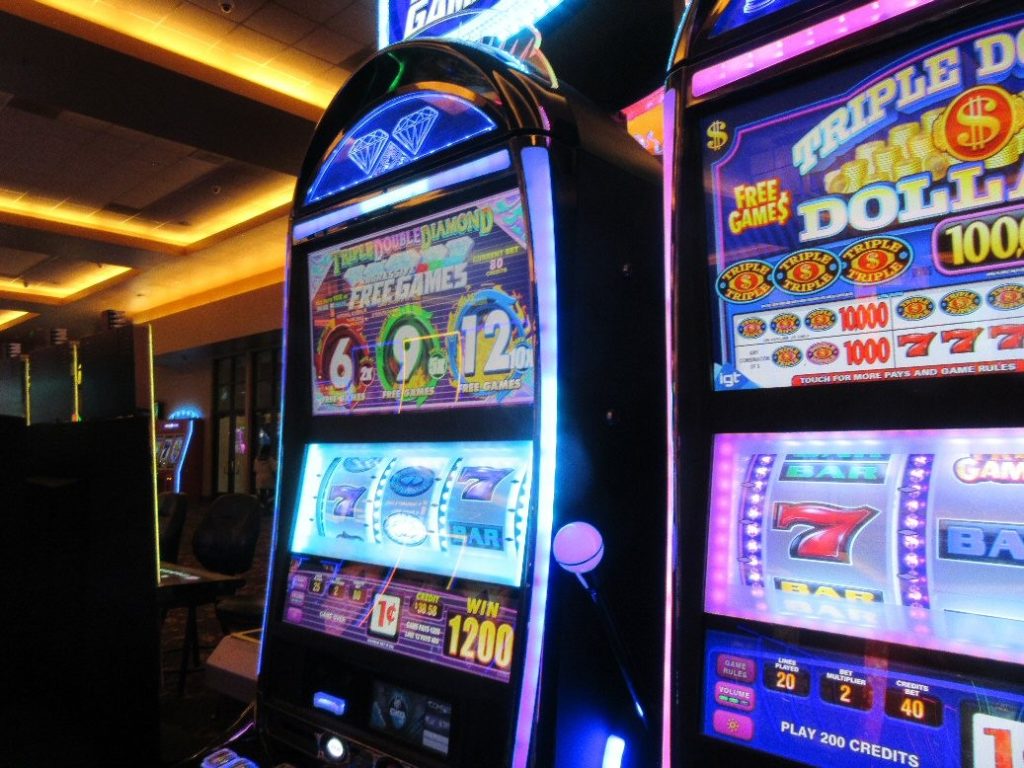 How to Read RTP and Volatility Before You Spin: A Beginner’s Guide to hwan789 Slots Slot machine on a casino floor